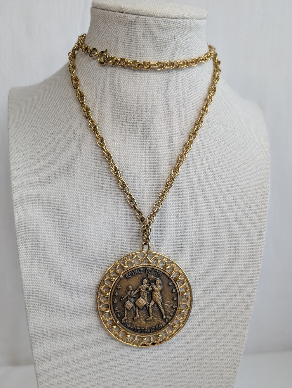 Vintage Bicentennial Coin 1976 Gold Medallion Pendant Necklace - Estate Jewelry